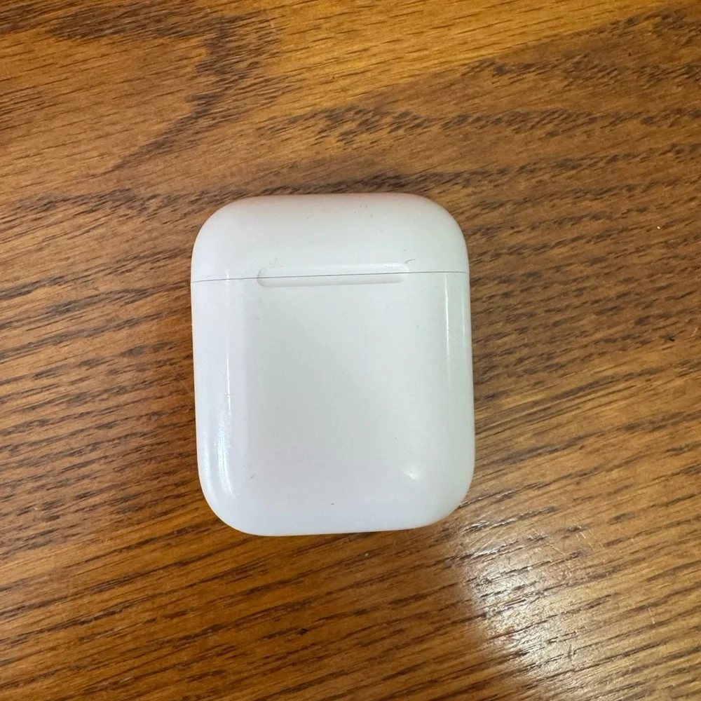 Apple White Wireless Earbuds with Case
